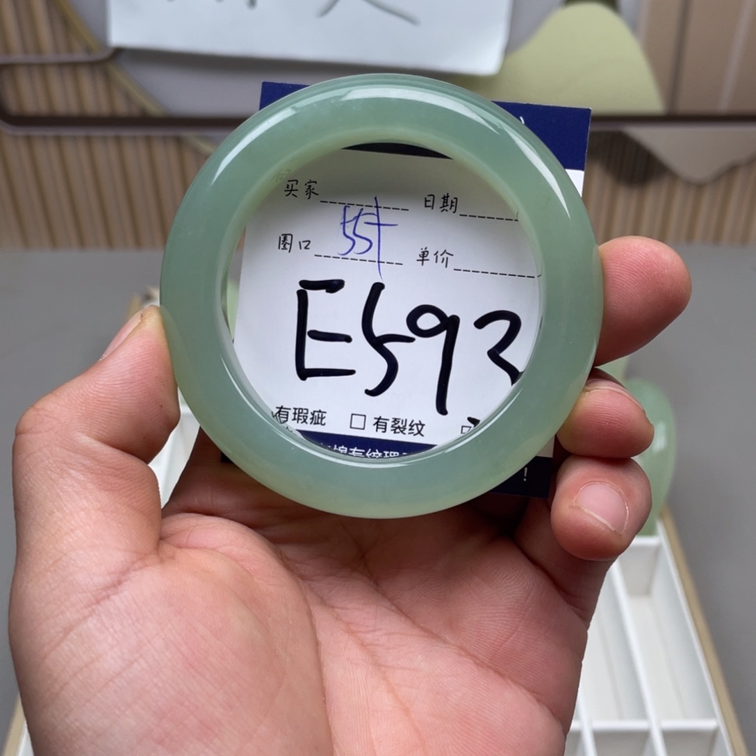 岫玉手镯手镯未镶嵌