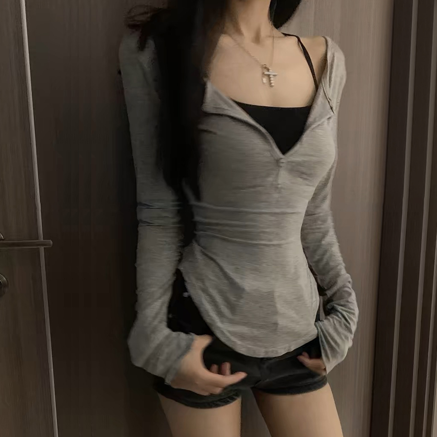 【发货超快】韩漫身材秋季新款V领纯欲超显身材辣妹性感修身上衣女