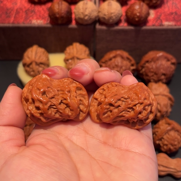 文玩核桃吊坠犀牛望月