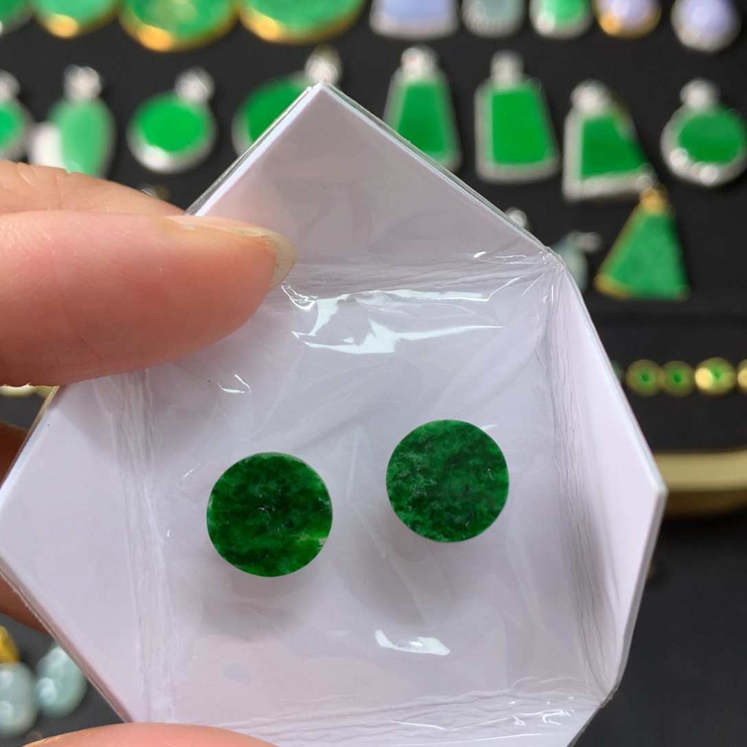 翡翠未镶嵌吊坠(不含链)有纹裂