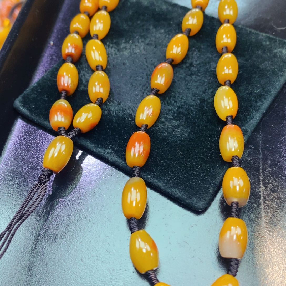 未镶嵌石英质玉（黄龙玉）颈饰