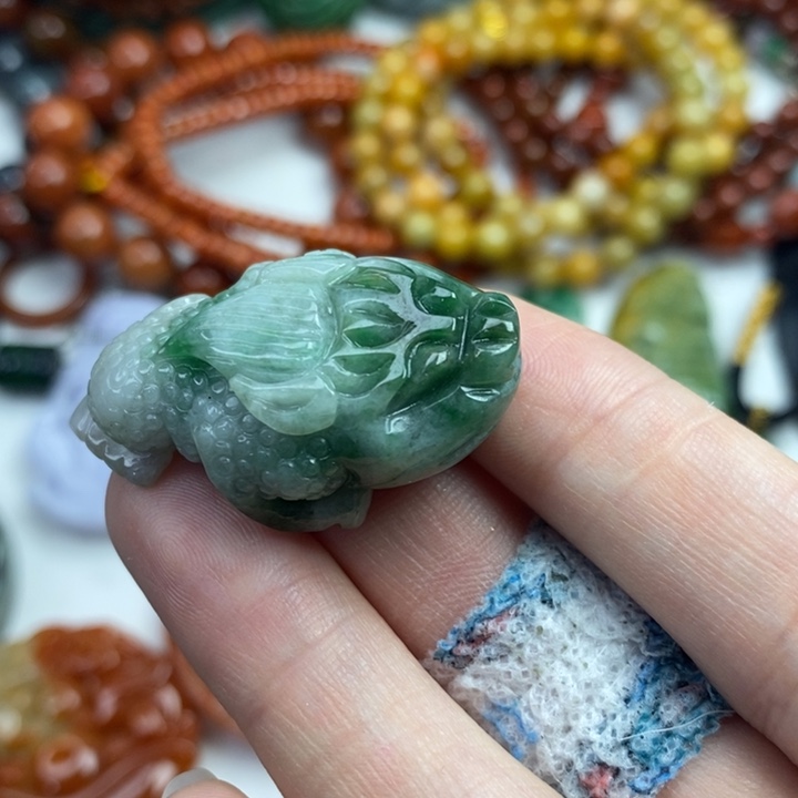 颈饰未镶嵌翡翠吊坠