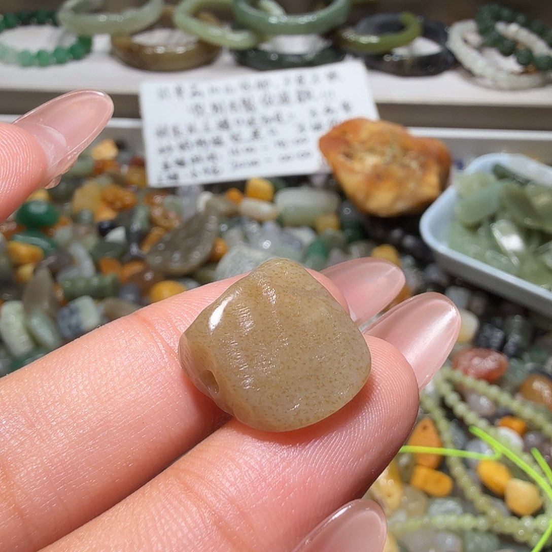 和田玉未镶嵌珠宝奇石