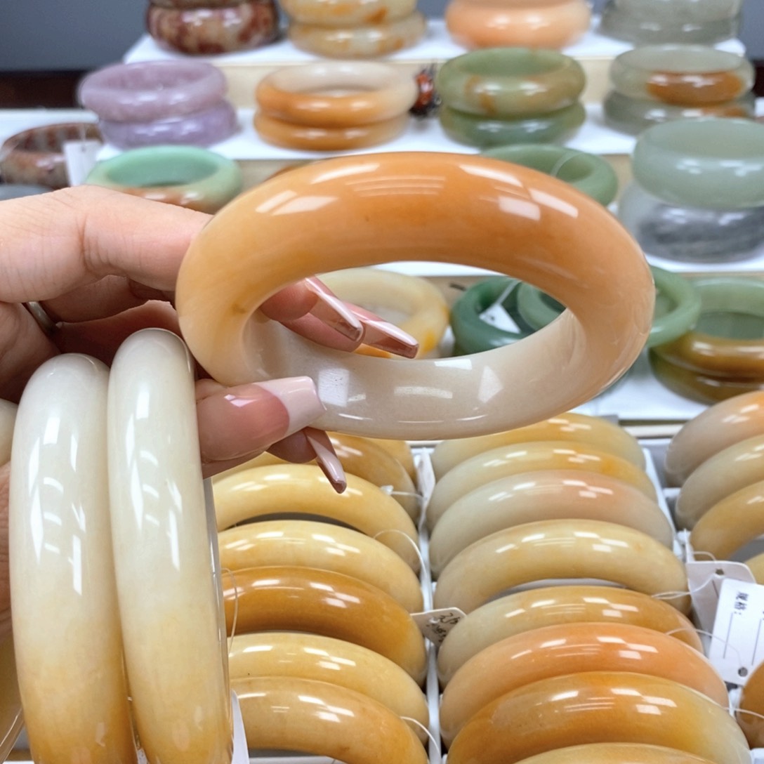 石英质玉手镯未镶嵌悟*