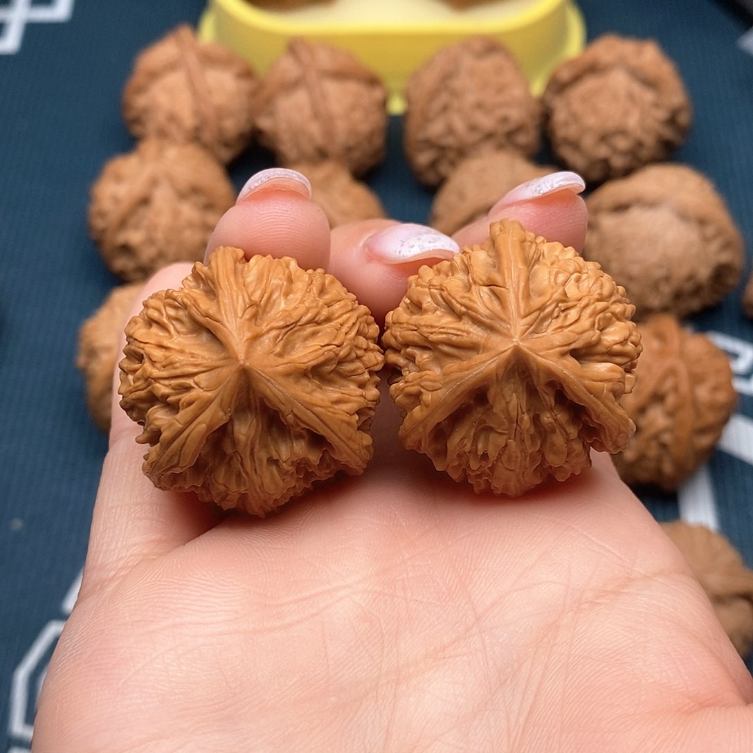 文玩核桃吊坠猴*宝玉龙32-33