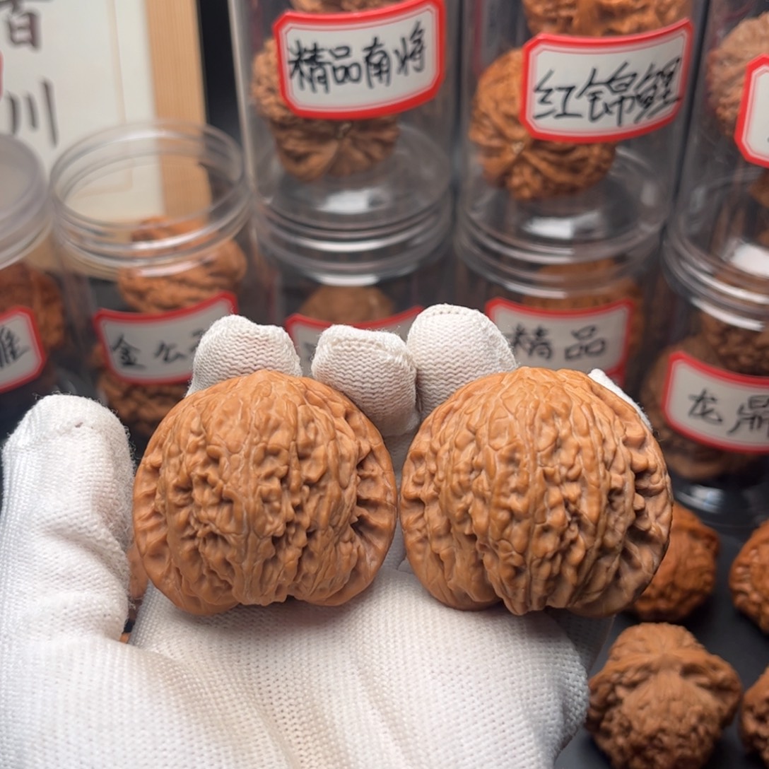 文玩核桃把件44.5全品平谷绣球