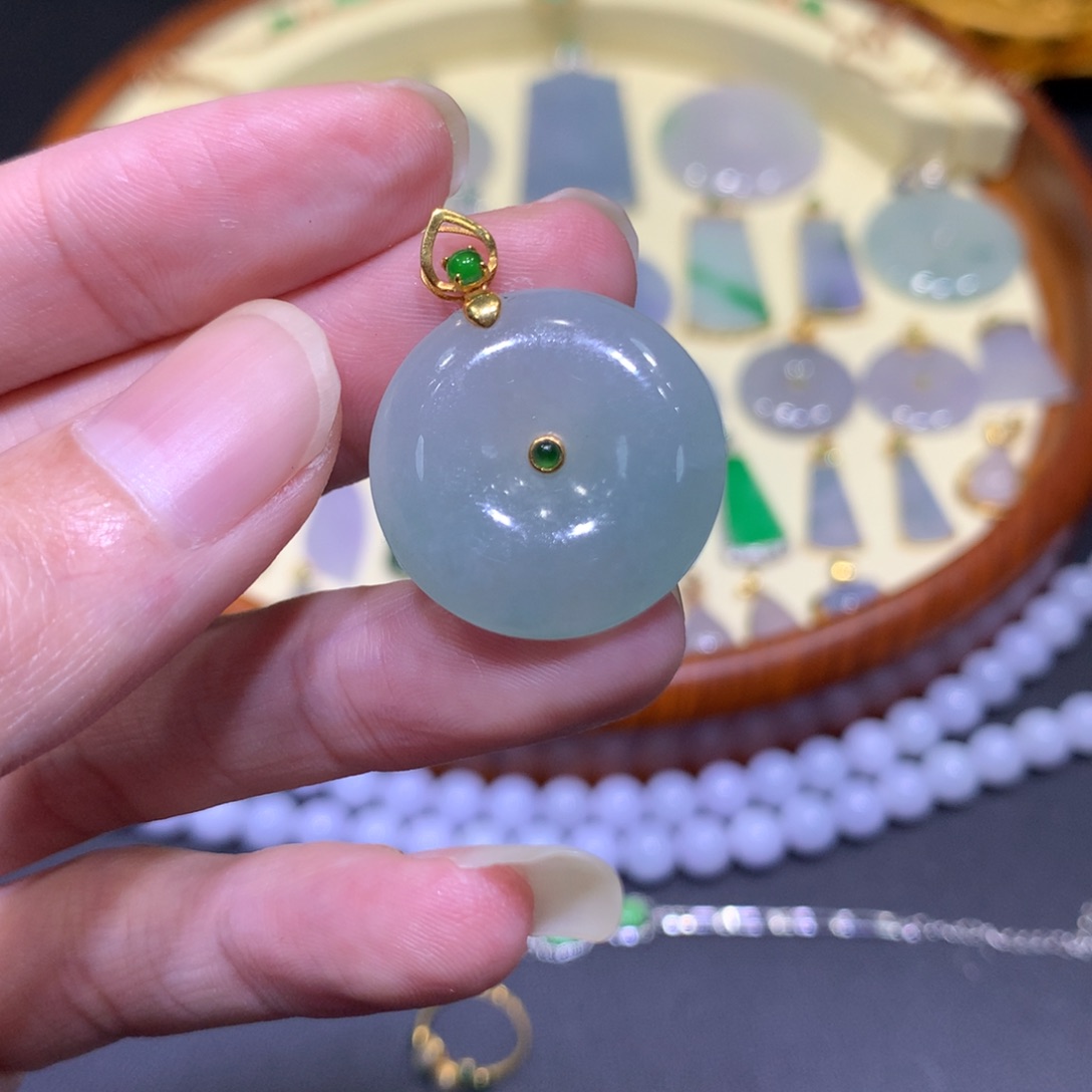 翡翠吊坠(不含链)18K金镶嵌