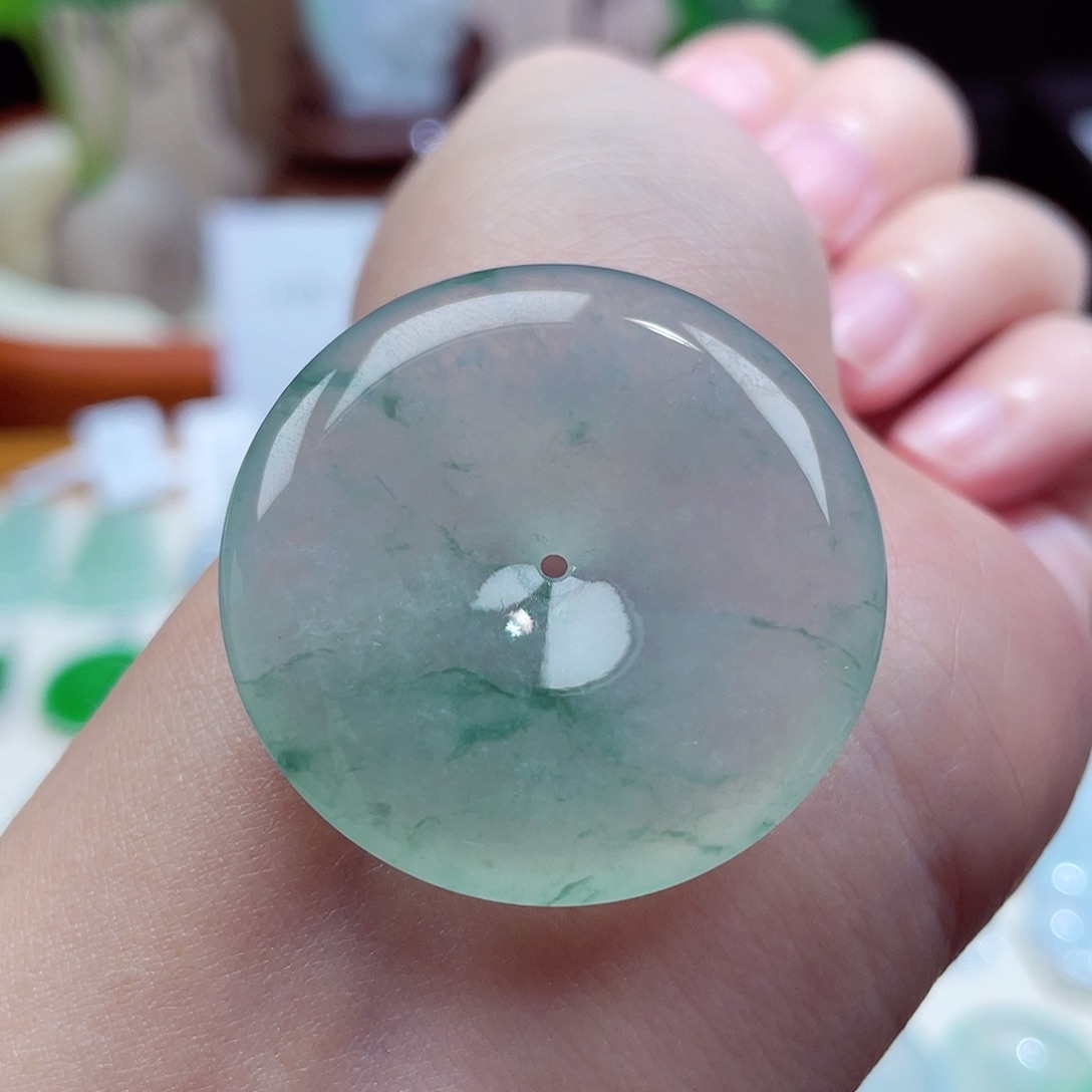 翡翠颈饰未镶嵌平安扣