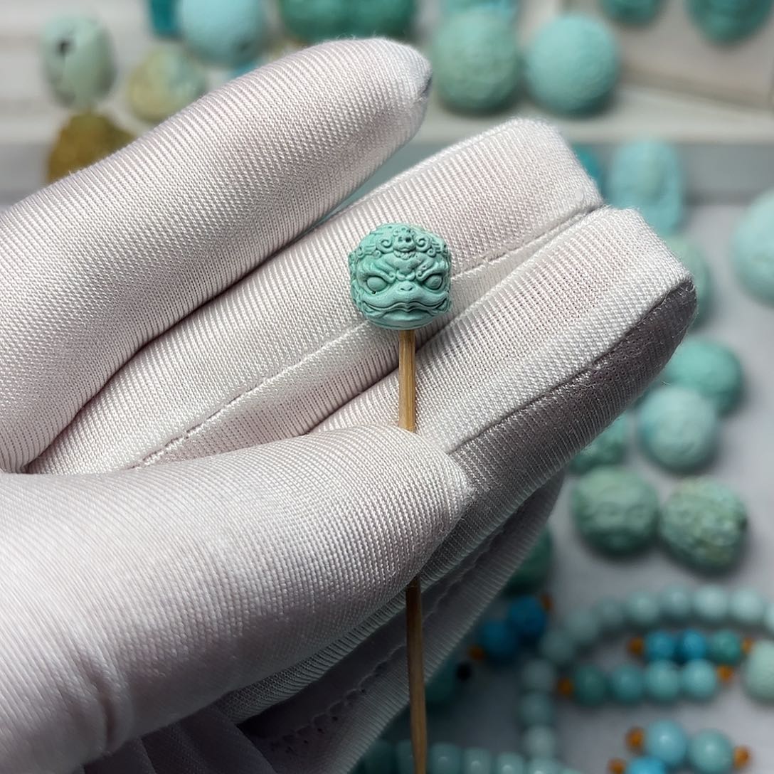 绿松石未镶嵌雕刻件