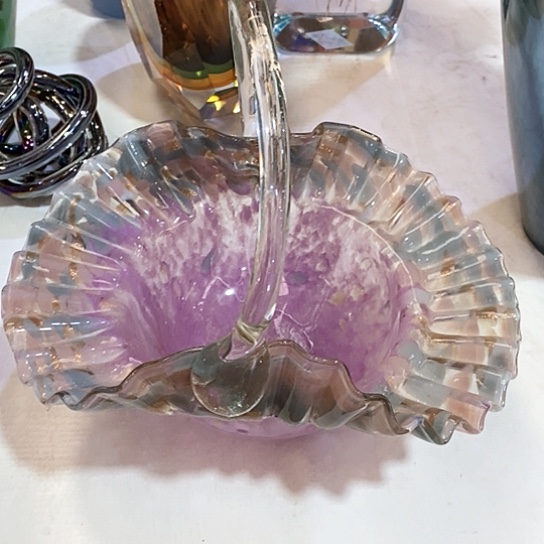 琉璃花瓶高22厘米宽12厘米
