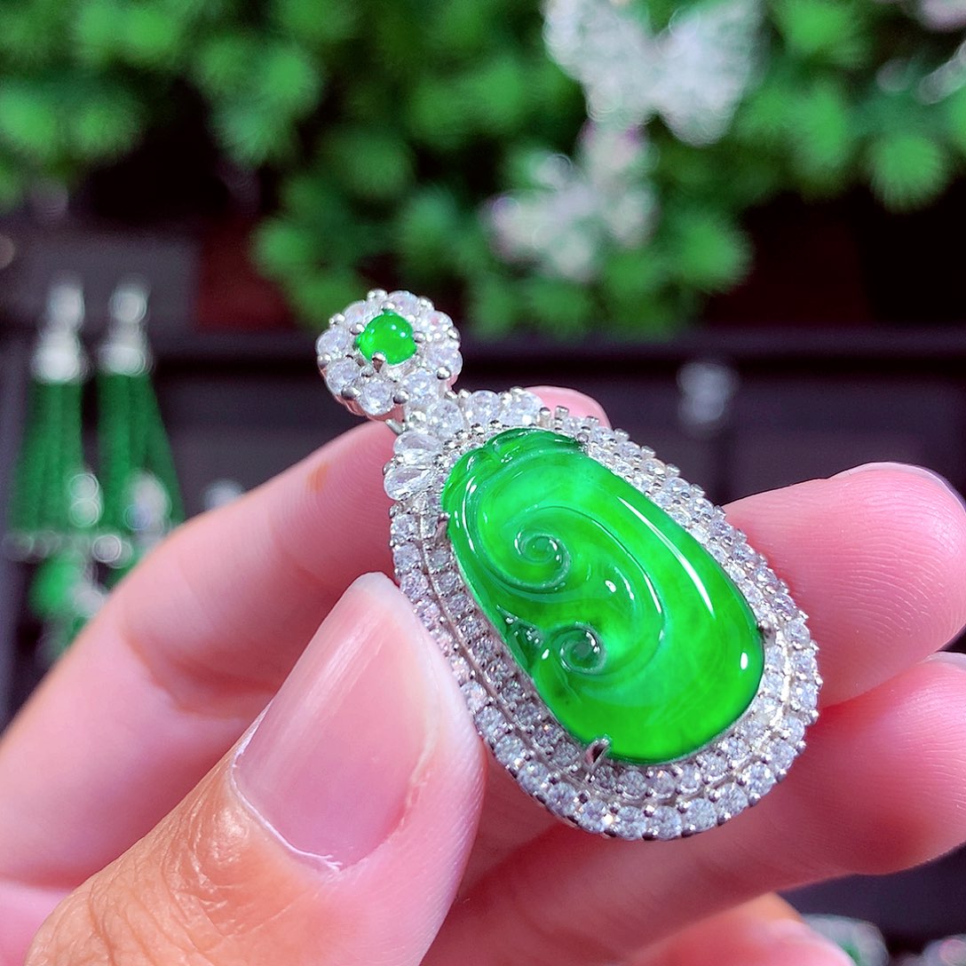 颈饰未镶嵌翡翠天然