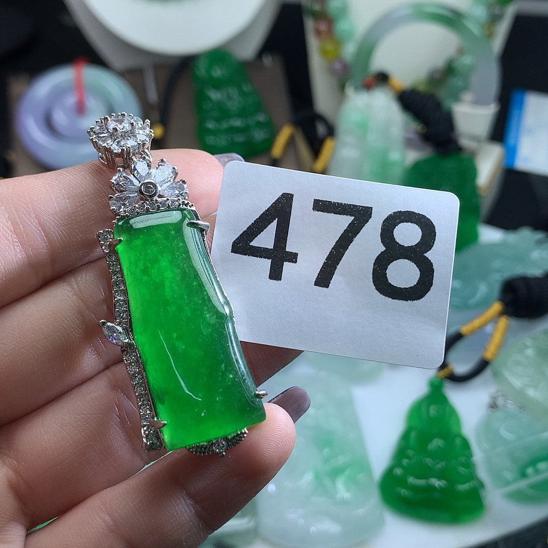 翡翠未镶嵌吊坠(赠链)