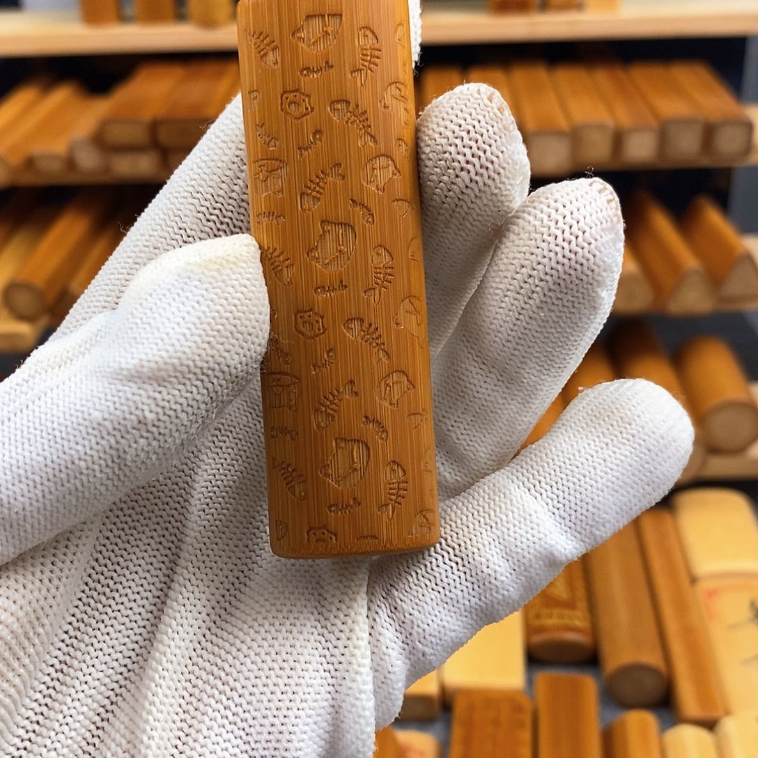 竹实心竹椭扁红皮雕刻小猫