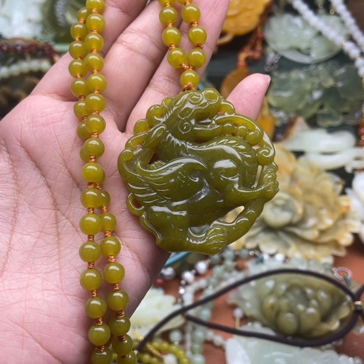 蛇纹石玉吊坠合金