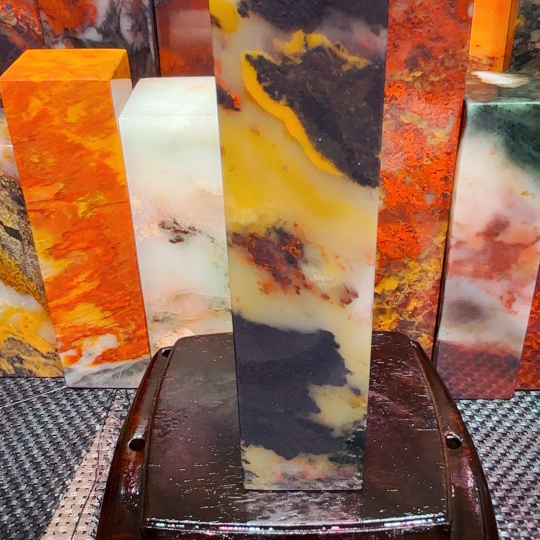 石材桂林鸡血玉里有光章