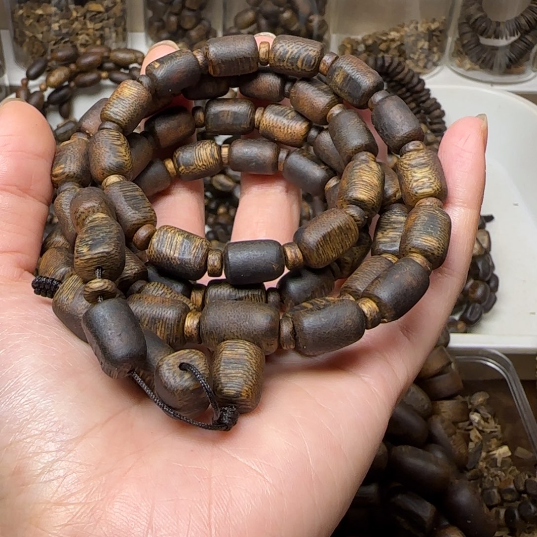 @***凯沉香手串多圈高油板头留疤海南莺歌绿44克+