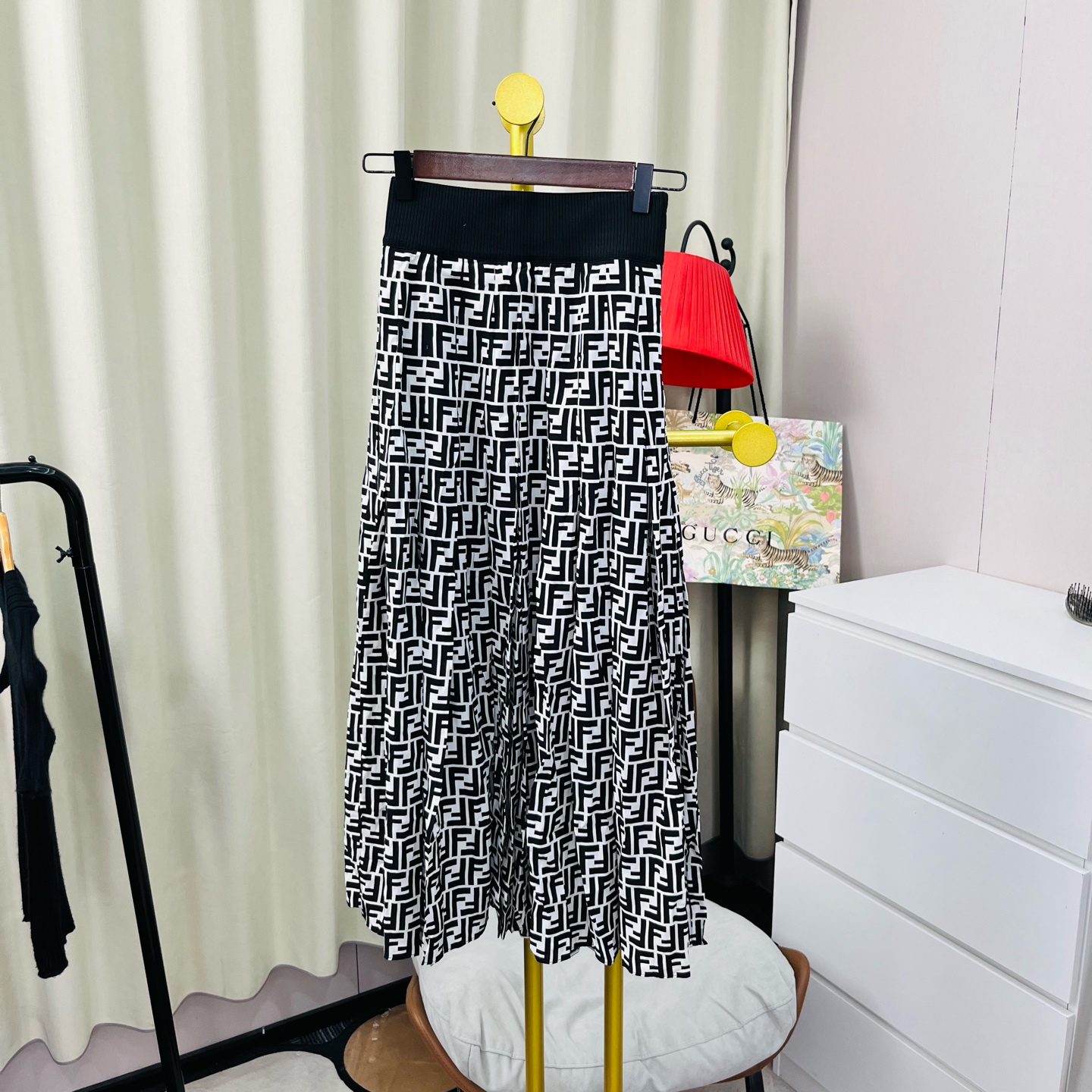 99新 FENDI/芬迪 白色满印logo裙 36码