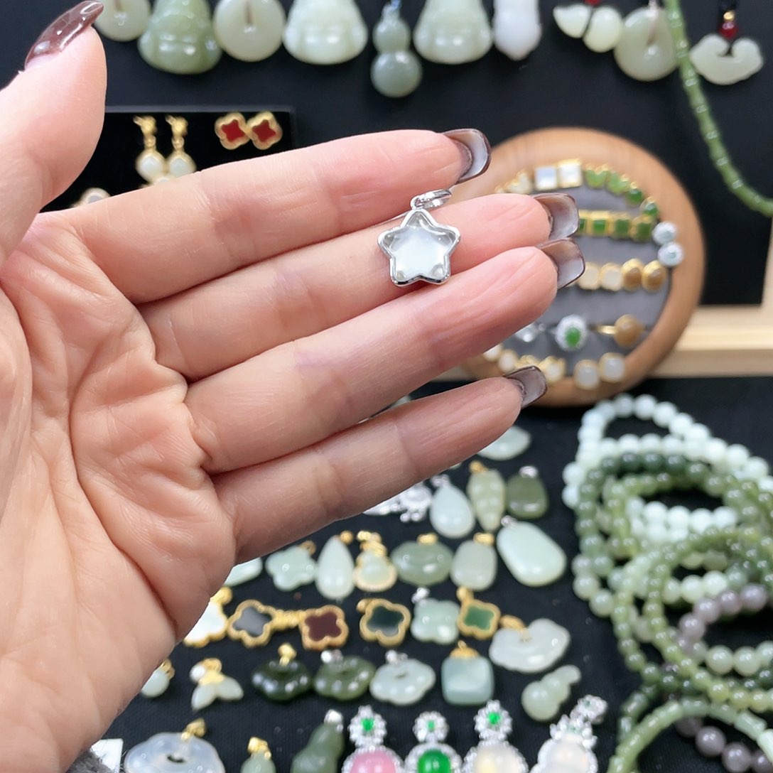 和田玉颈饰未镶嵌