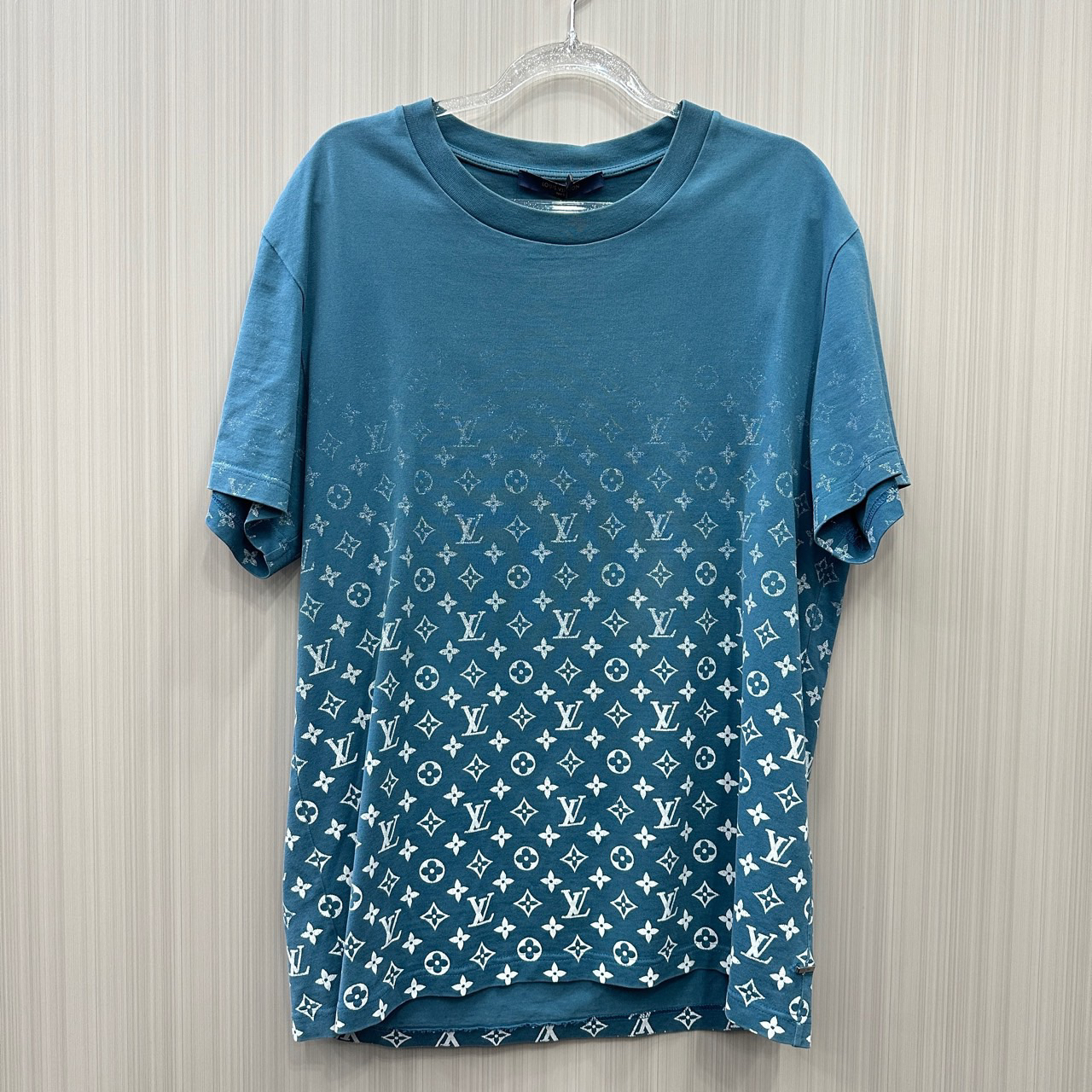 99新 LouisVuitton/路易威登 半满印蓝色短袖 尺码：L 10837