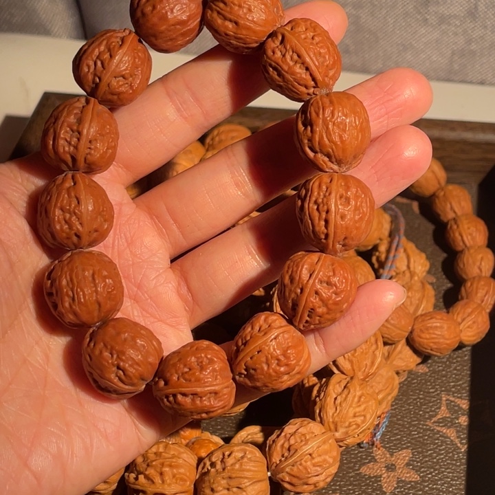 文玩核桃手串…………12