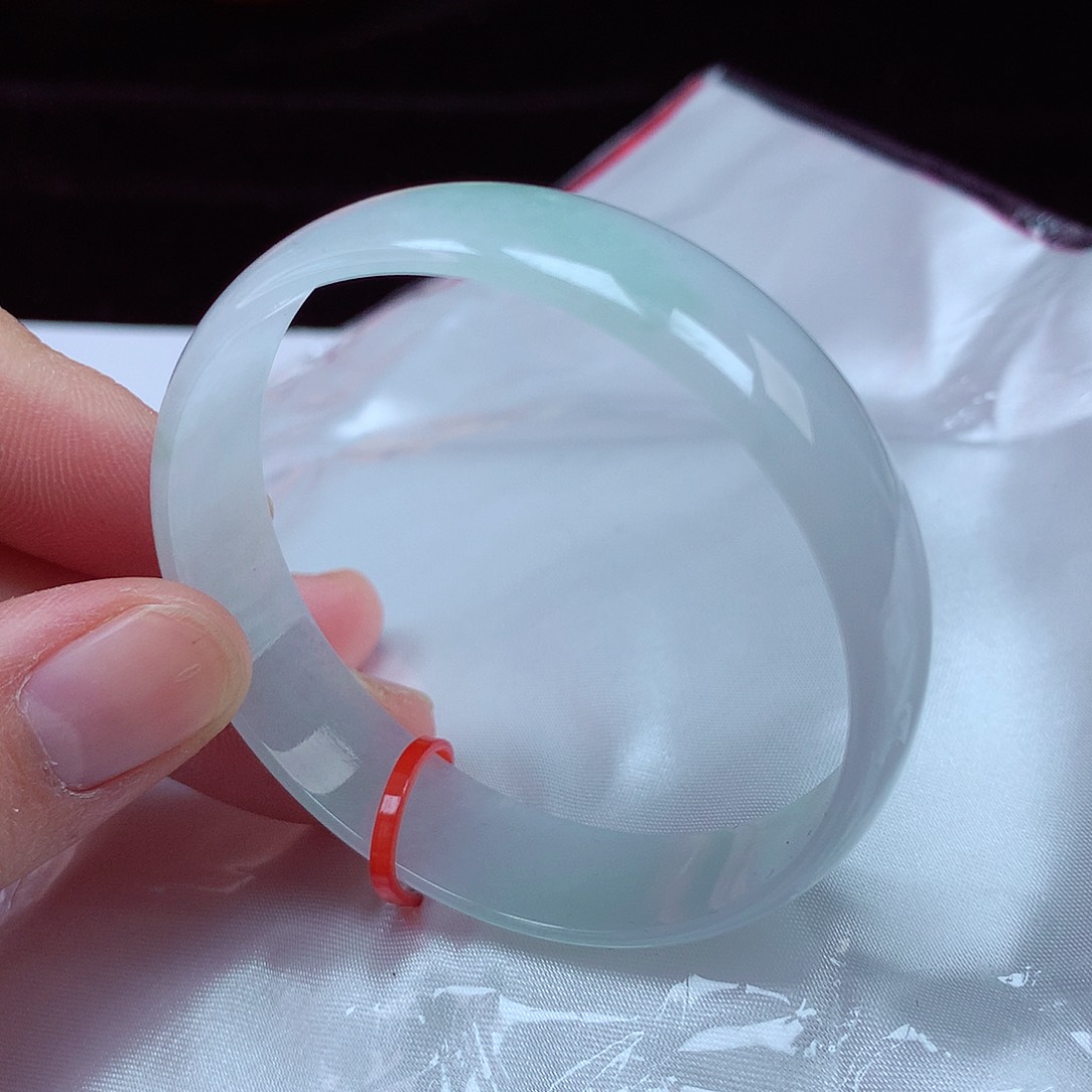 翡翠手镯未镶嵌53圈