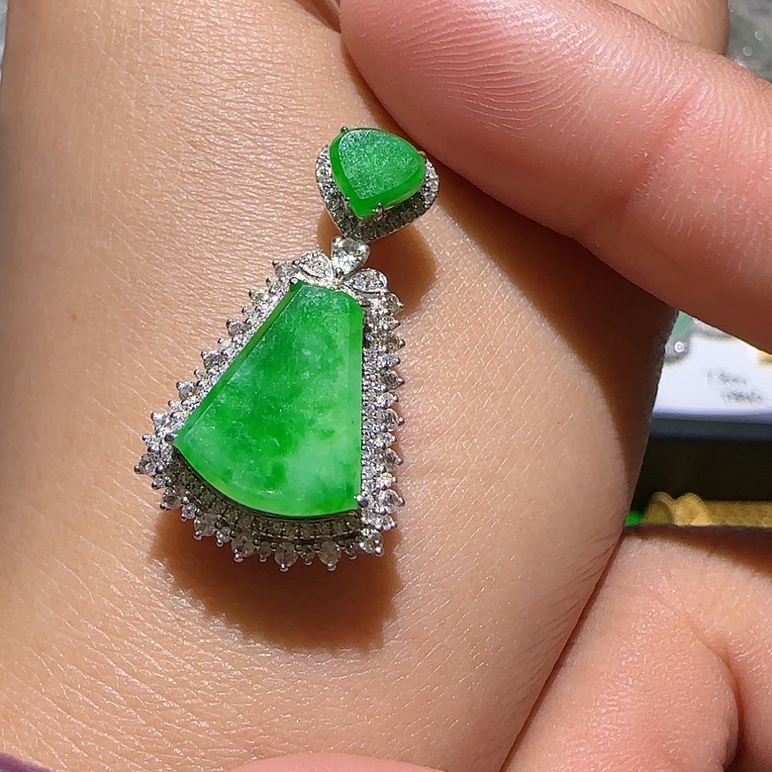 【闪购商品】颈饰18K金镶嵌翡翠艾*天然