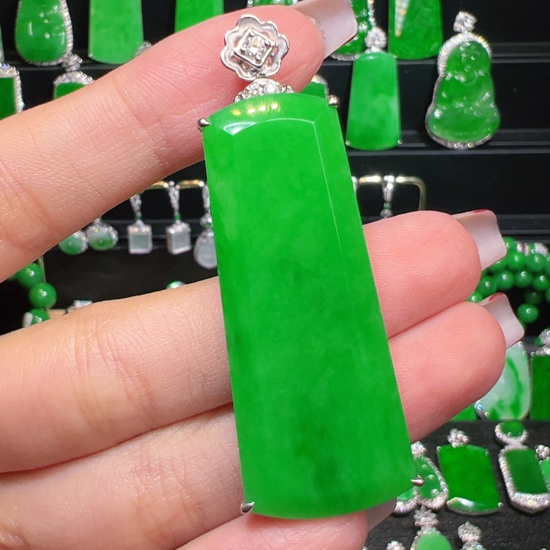 翡翠吊坠(不含链)18K金镶嵌