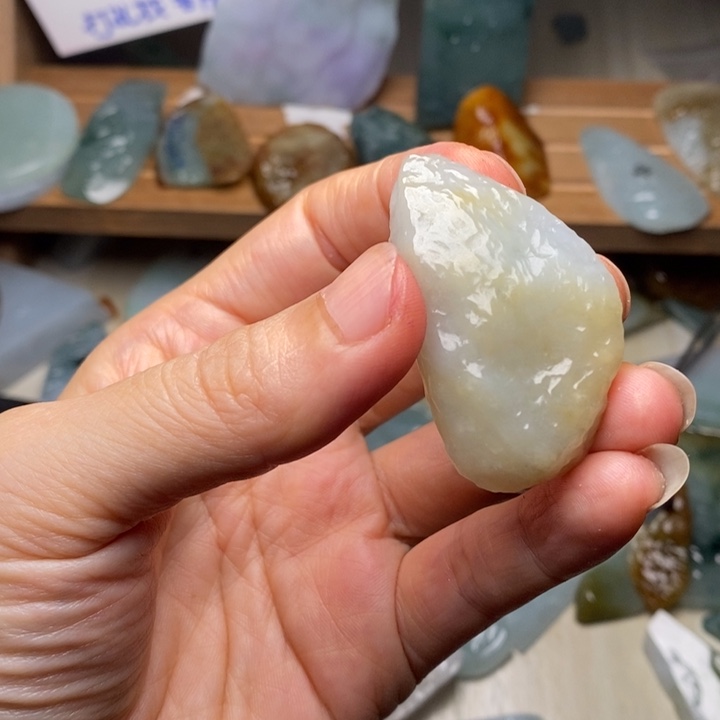 颈饰未镶嵌翡翠天然