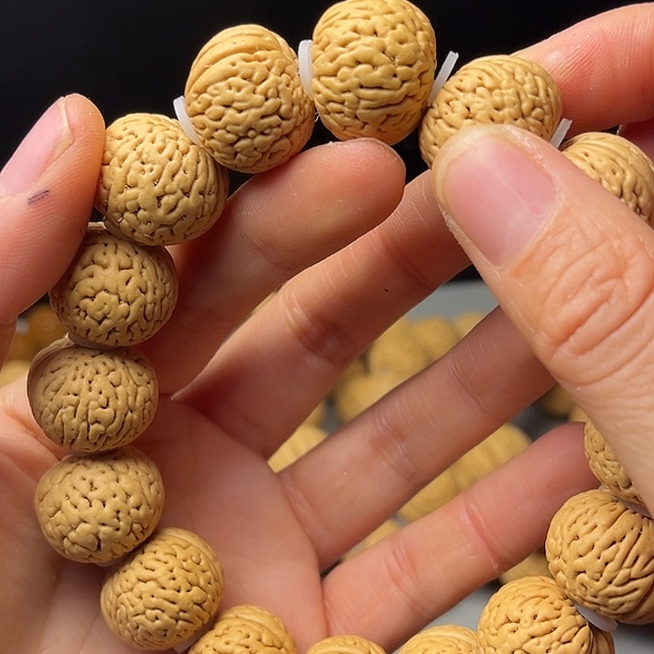 陈***虎桃核吊坠桃核手串