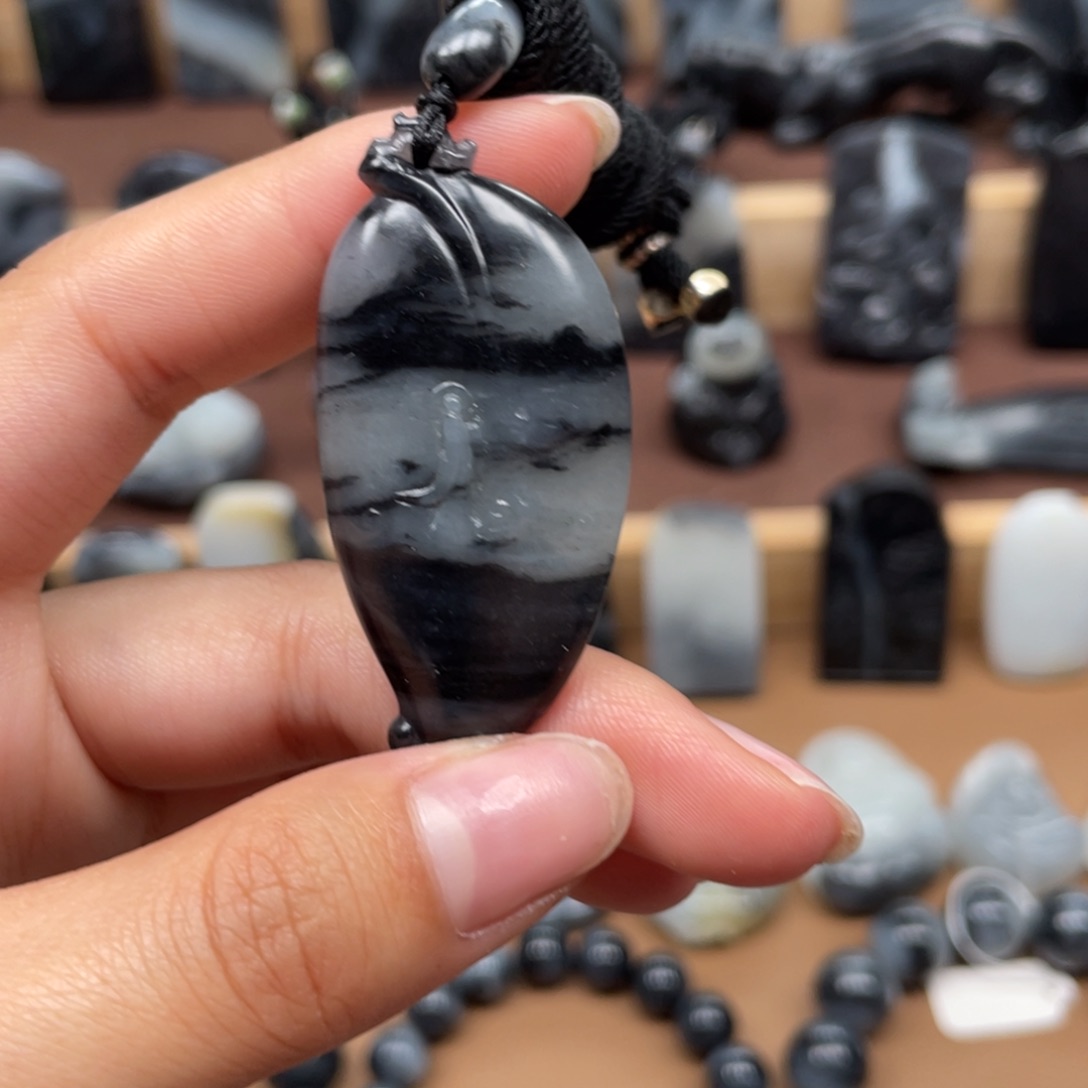 和田玉颈饰未镶嵌