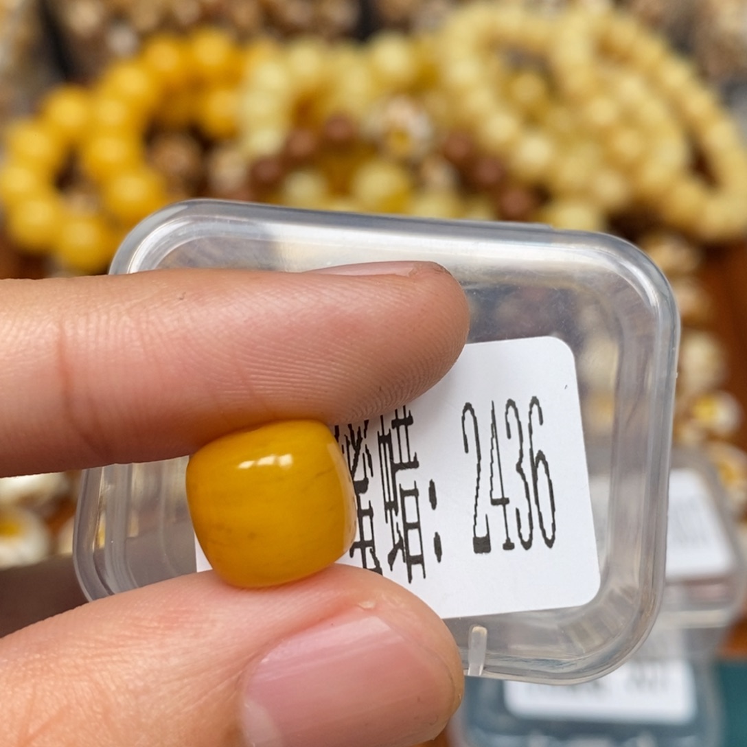 見***山蜜蜡未镶嵌珠宝奇石2436