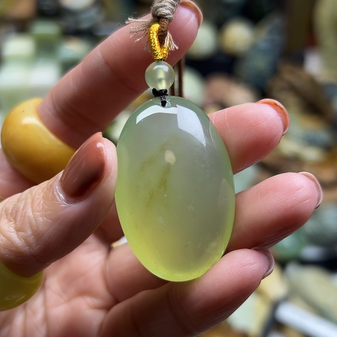 岫玉未镶嵌颈饰岫玉水蛋