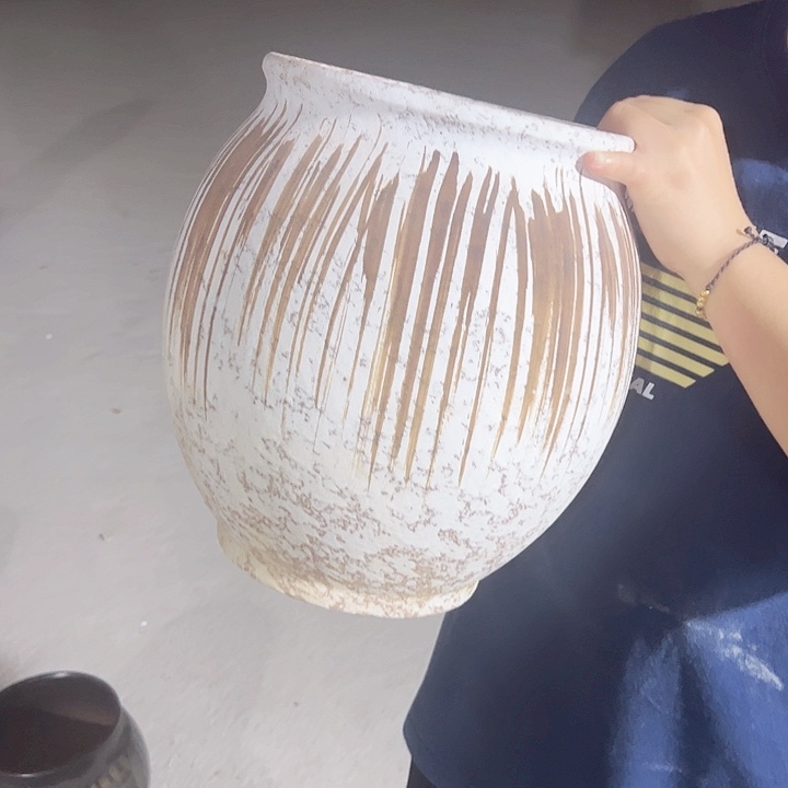 高度33厘米口23厘米