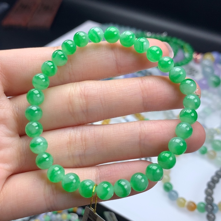 翡翠手镯未镶嵌卡