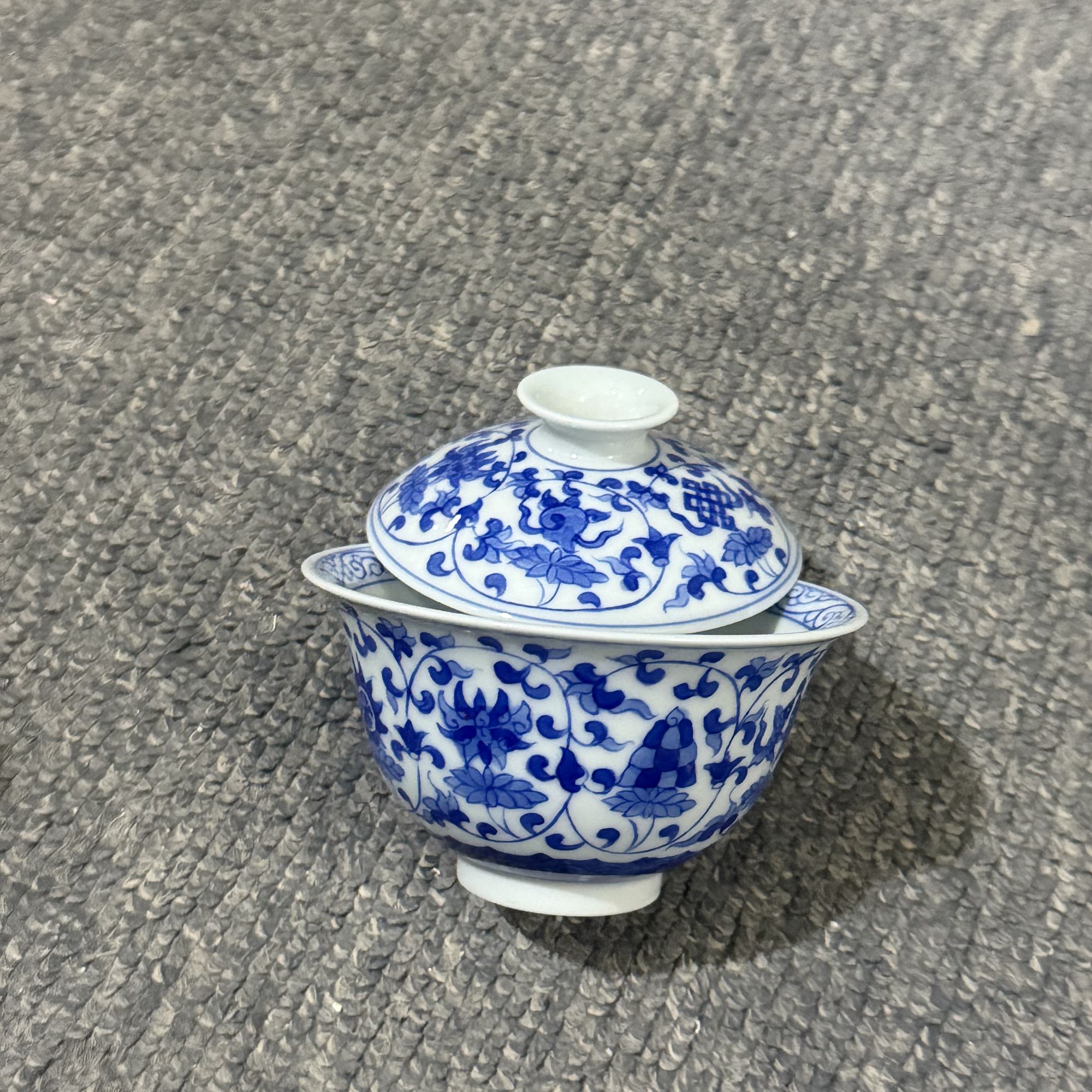 阅贤斋气窑缠枝莲托八宝盖碗100cc
