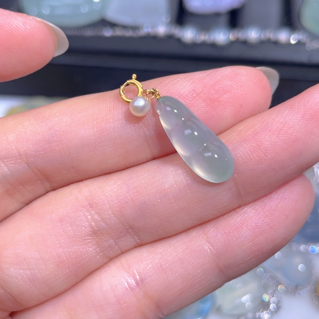 颈饰18K金镶嵌翡翠翡翠