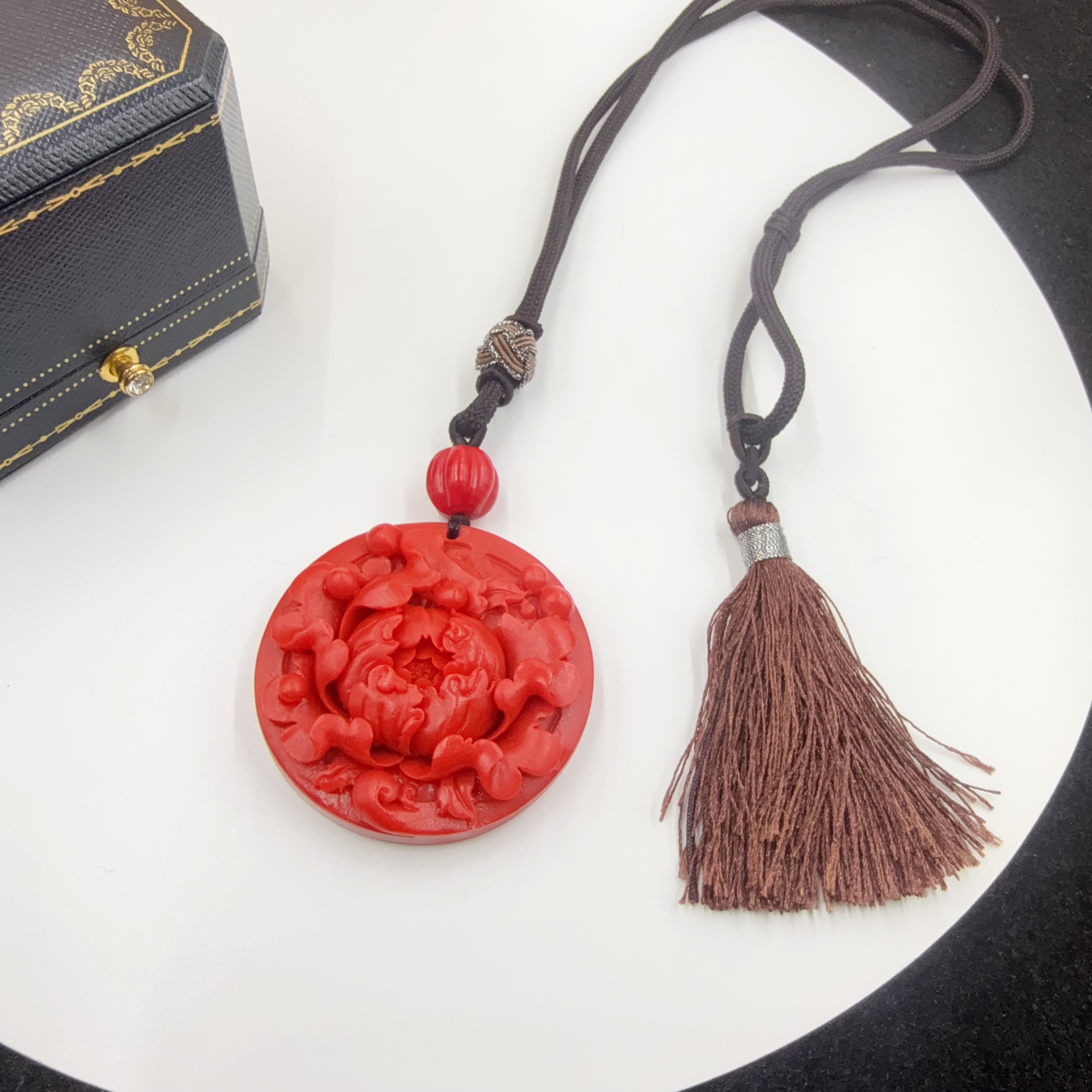 4109   红色圆形雕刻花吊坠百搭多样性发货