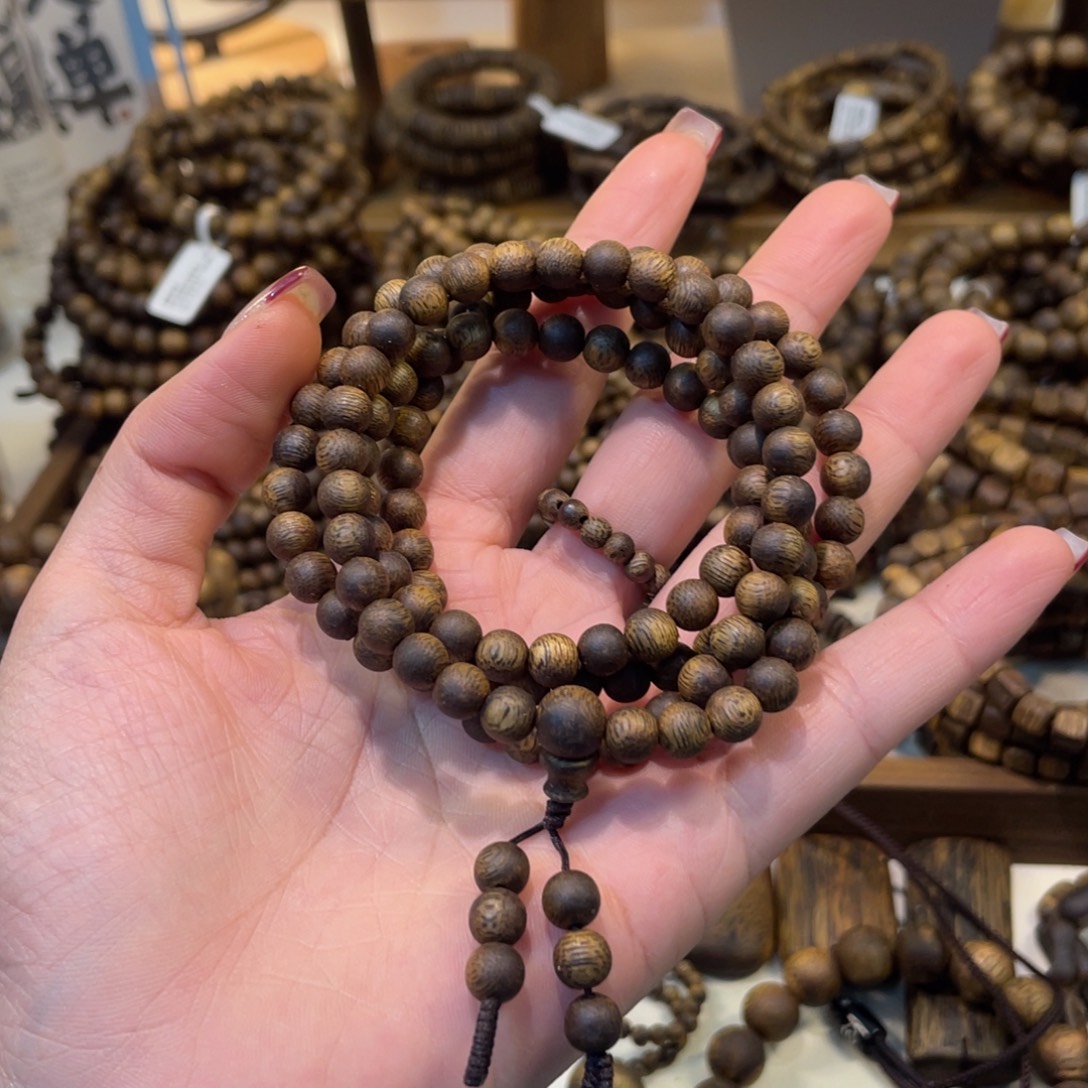 㜂***…沉香卡6多圈圆珠13克+