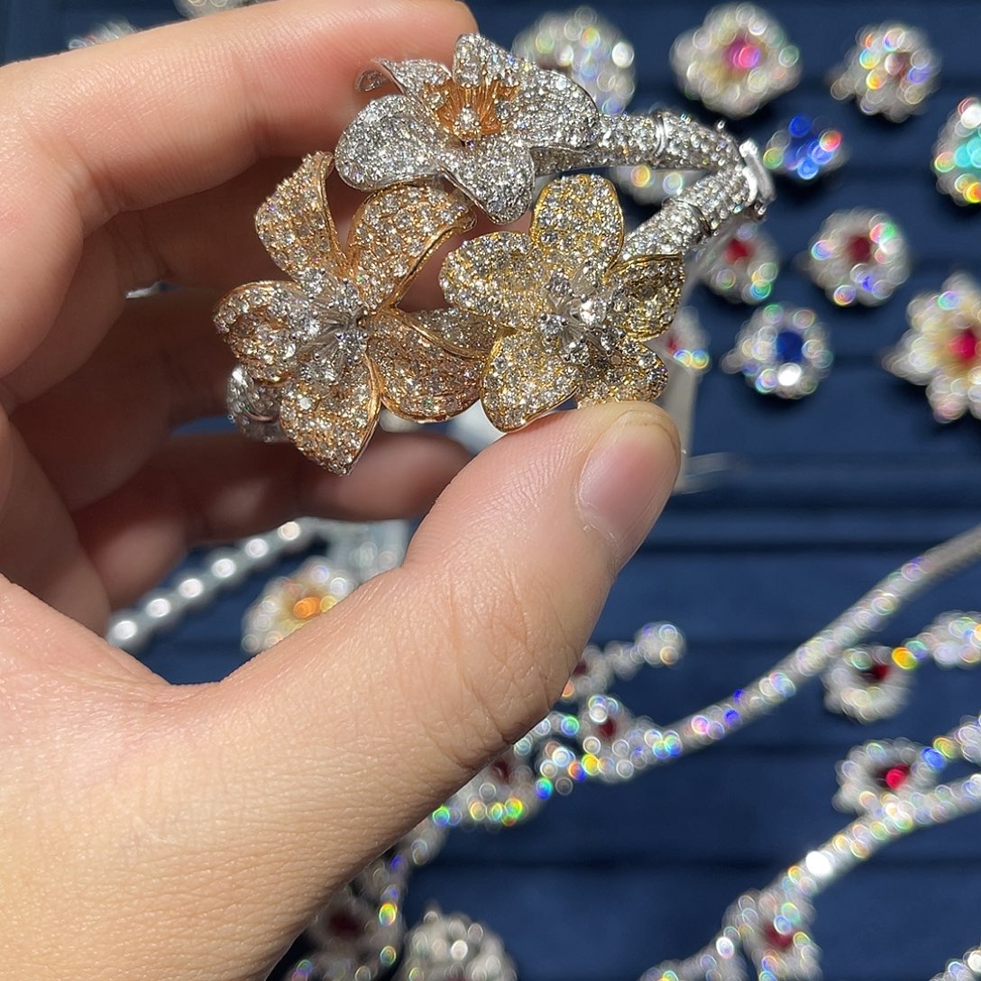 手镯钻石18K金镶嵌