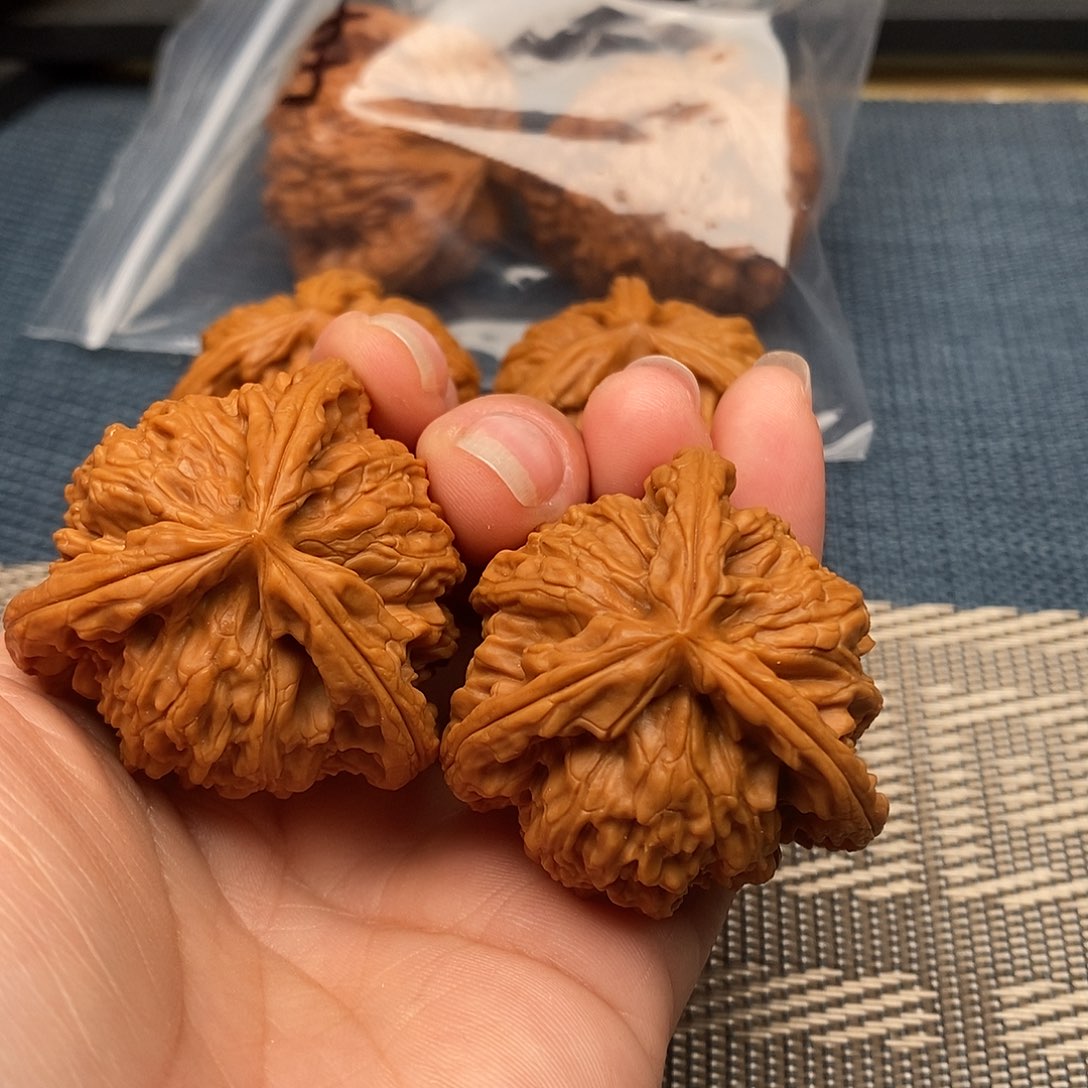 梵***博文玩核桃吊坠三棱