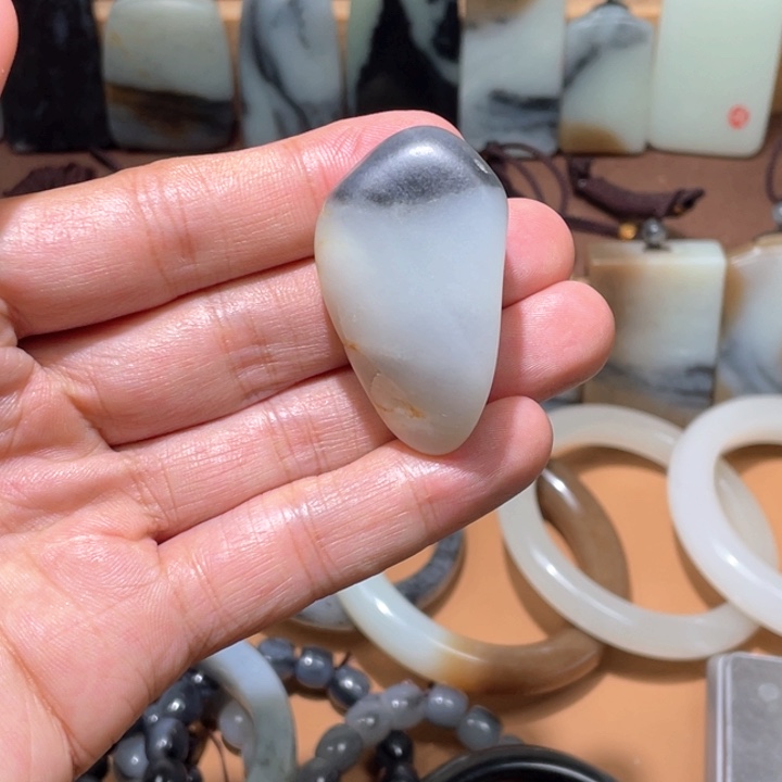 和田玉未镶嵌颈饰挂件