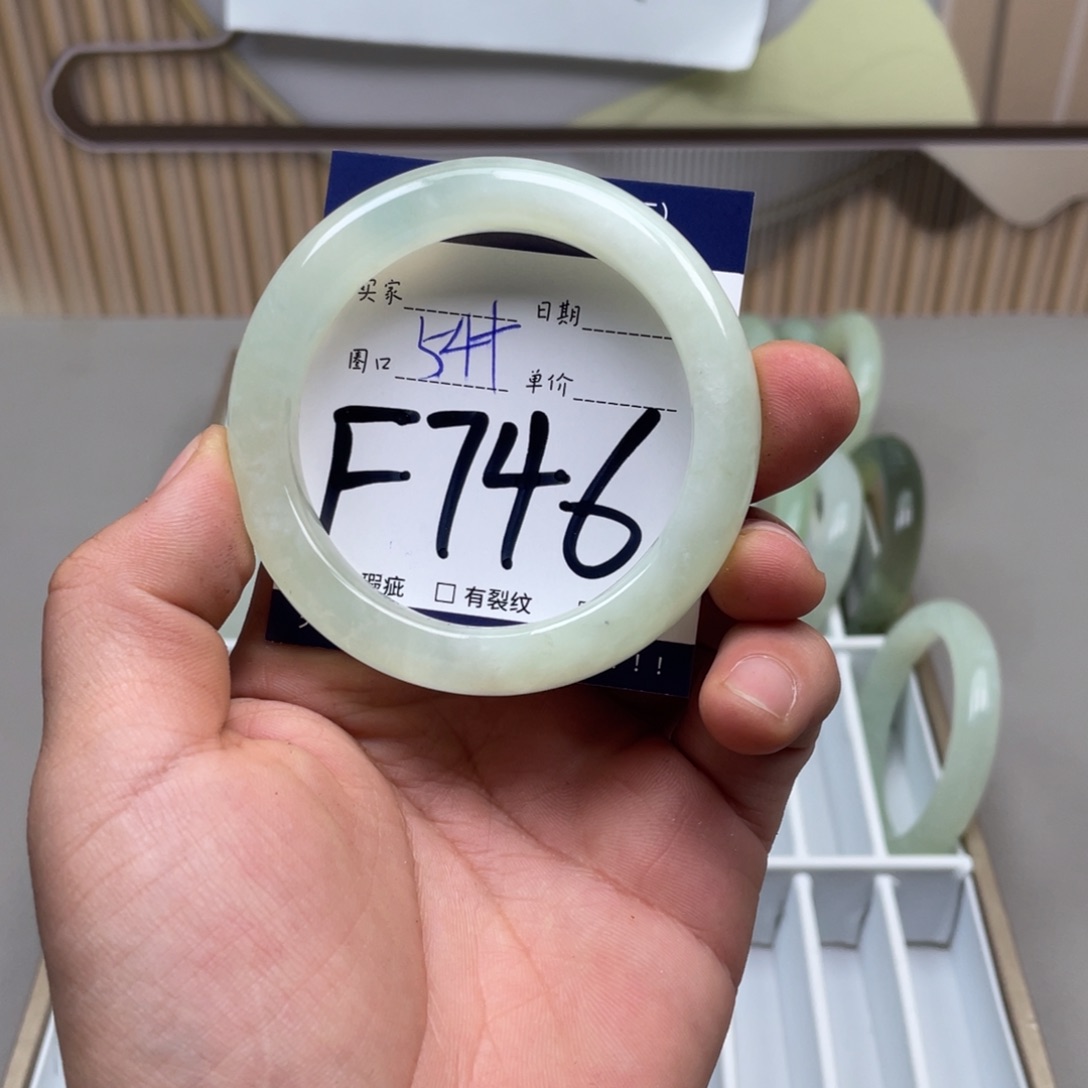 岫玉手镯手镯未镶嵌