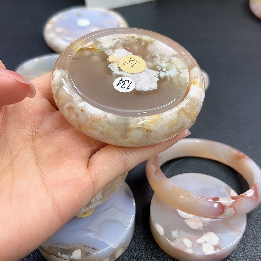 玛瑙/玉髓手镯未镶嵌芳***范