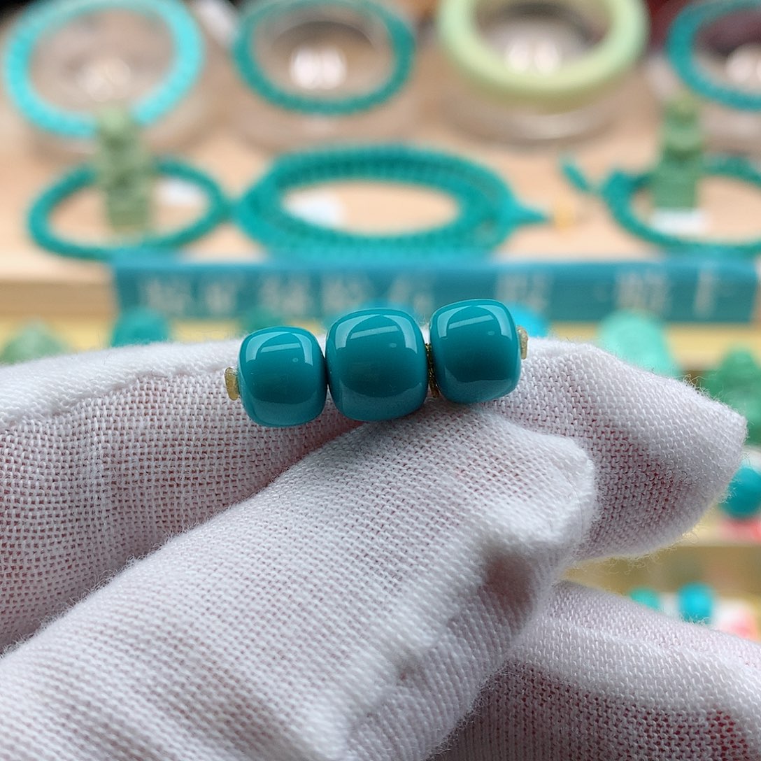 绿松石颈饰未镶嵌