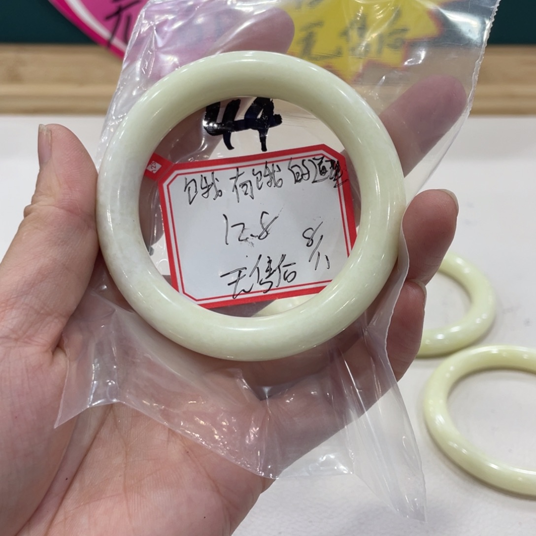 饿***～蛇纹石玉未镶嵌手镯