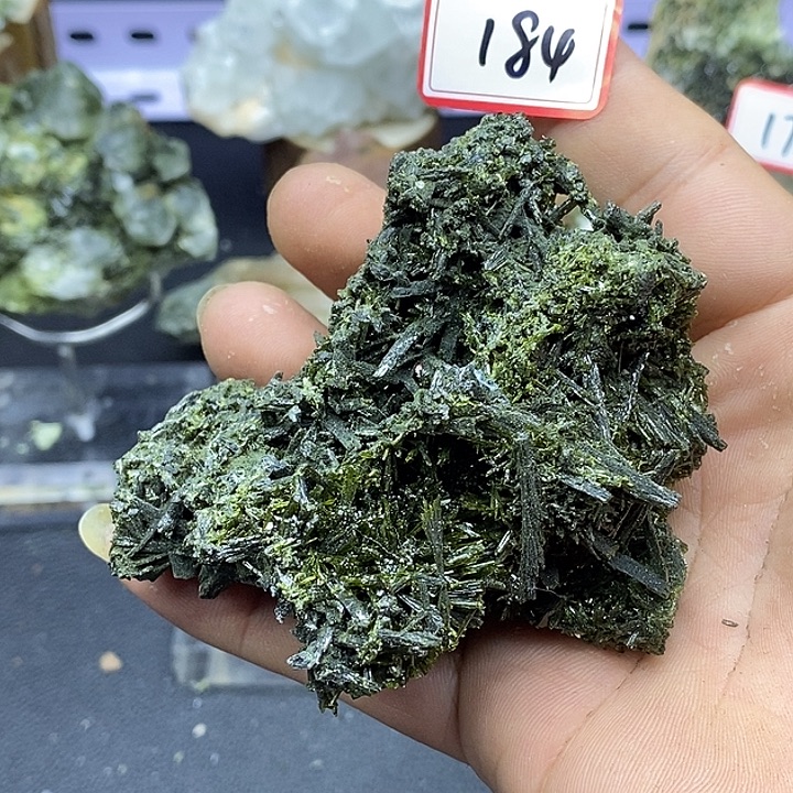 有机玻璃巴基斯坦绿莲石簇184