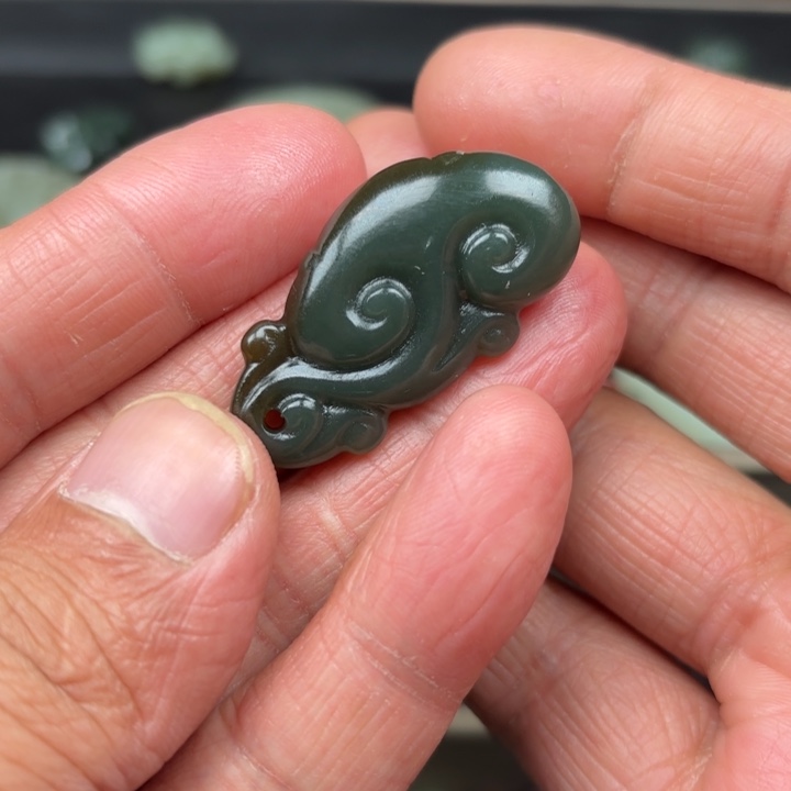 和田玉吊坠未镶嵌