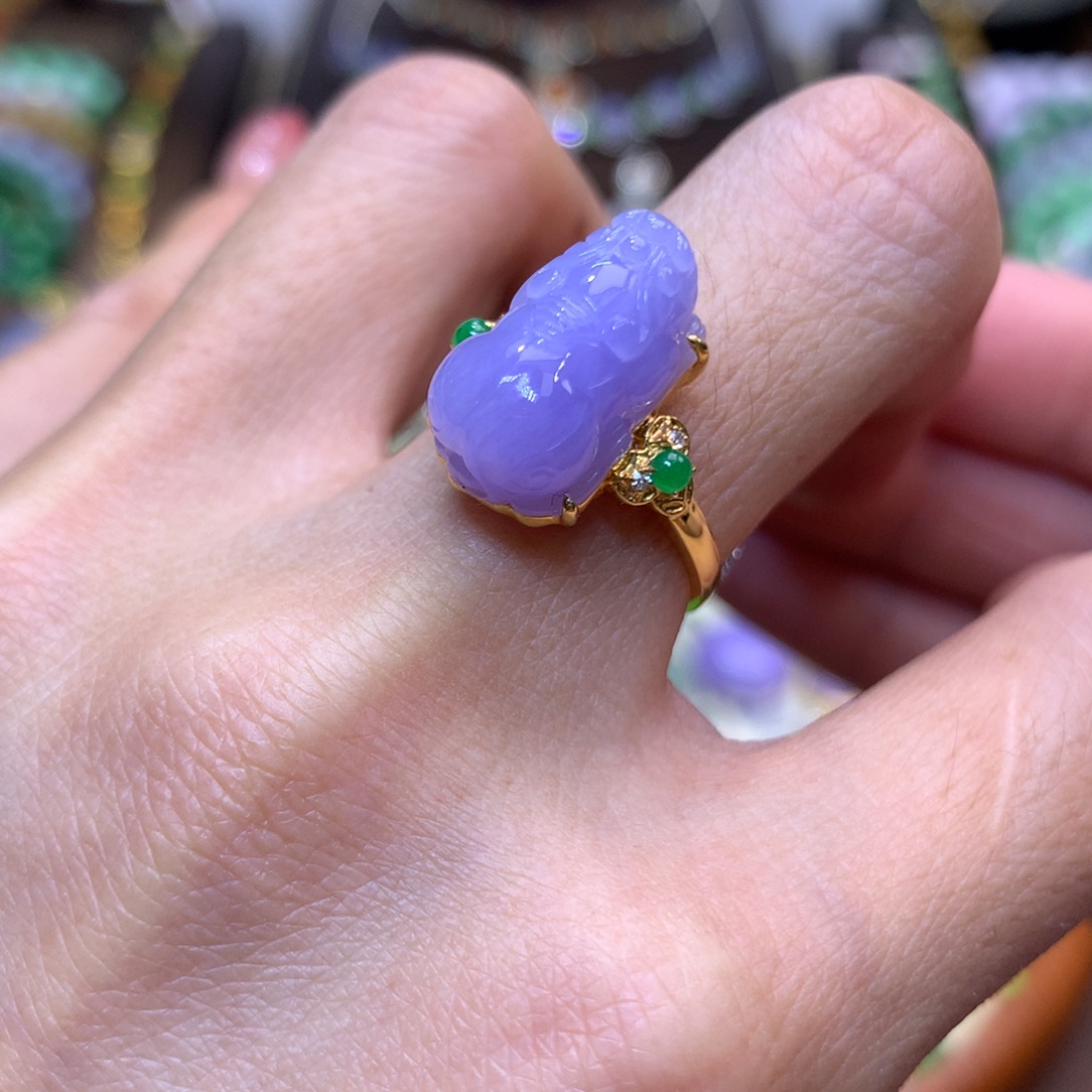 翡翠18K金镶嵌颈饰