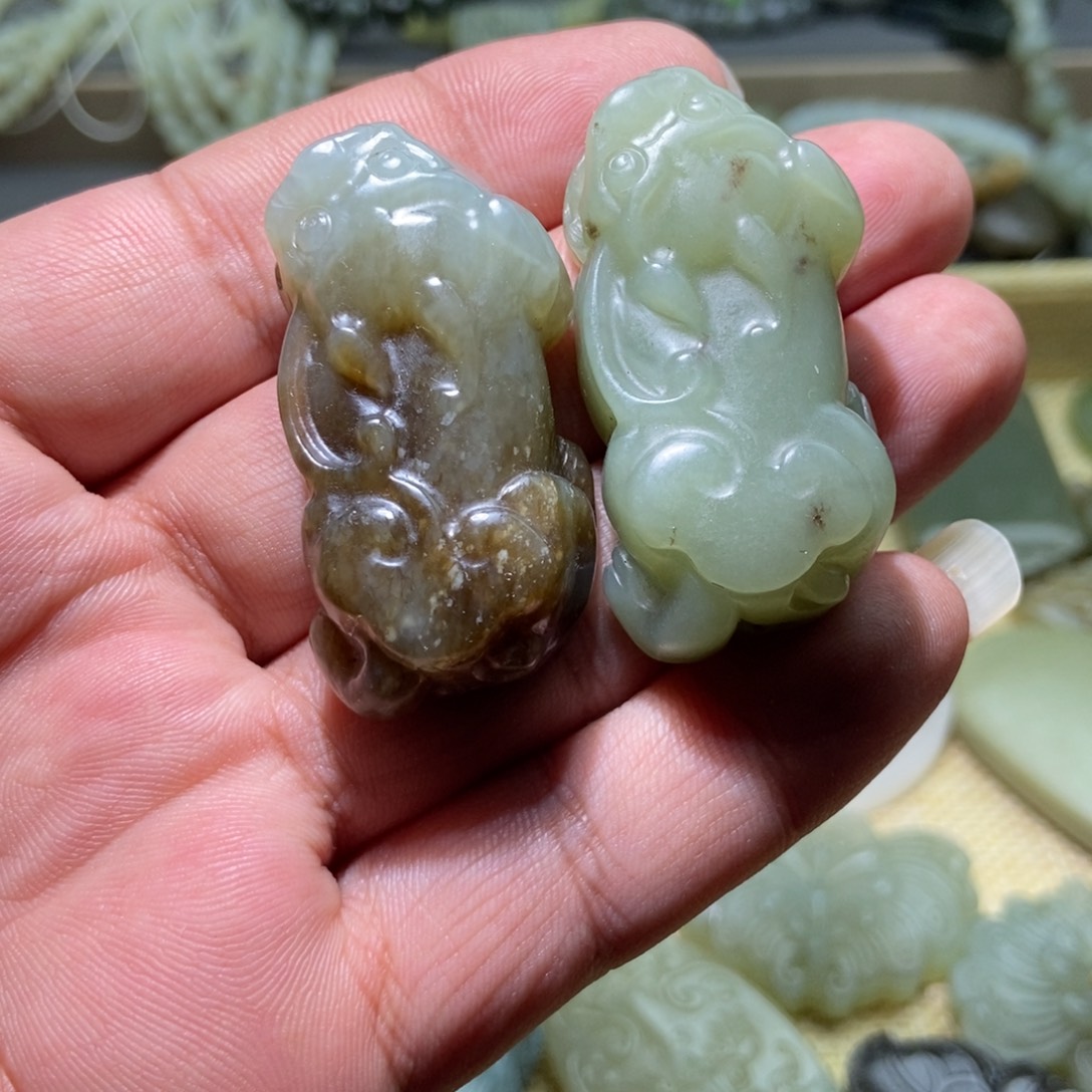 颈饰未镶嵌和田玉（糖玉）