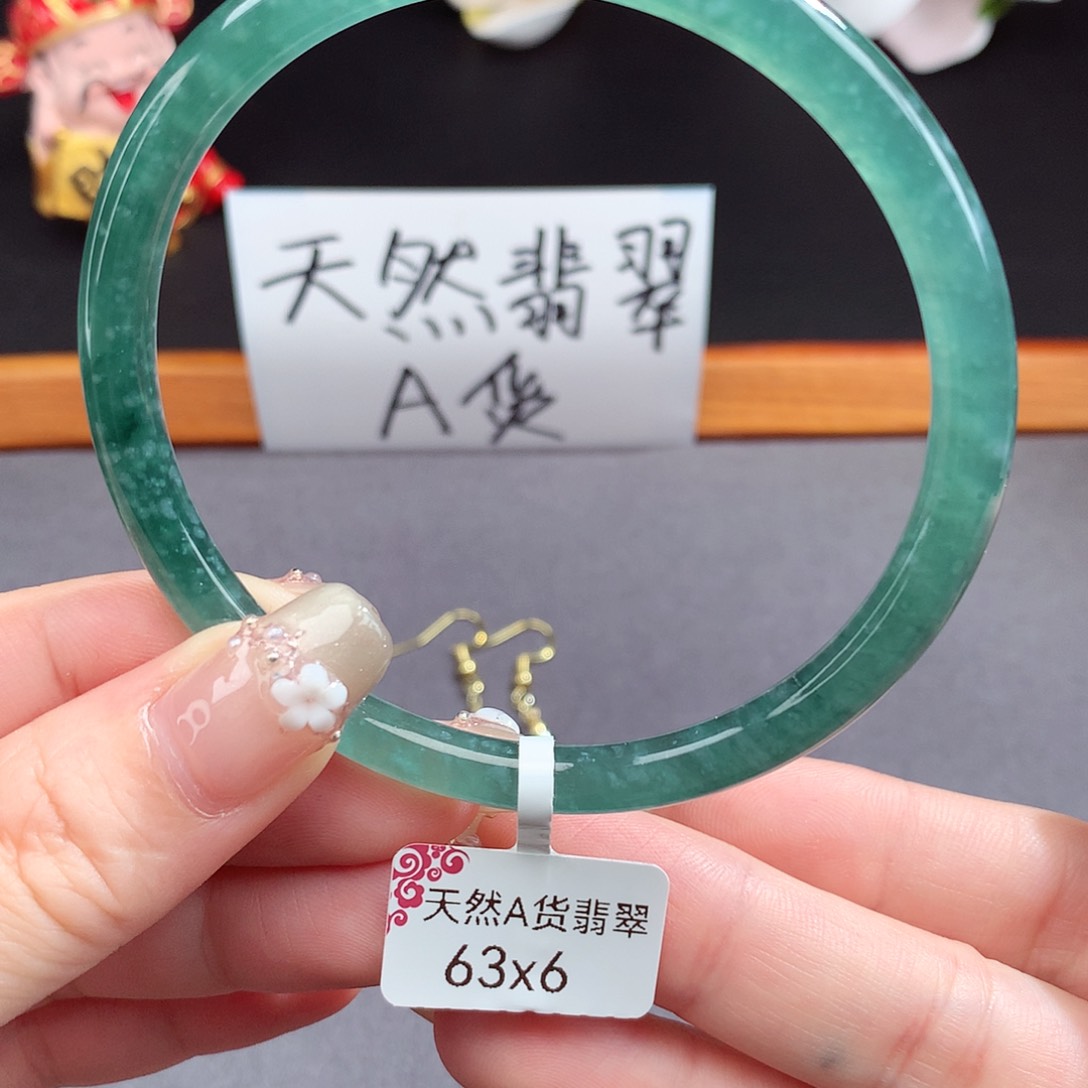 翡翠手镯（圆镯）未镶嵌